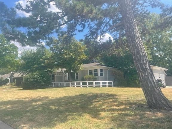 3rd image of 5203 Plaza Ln
