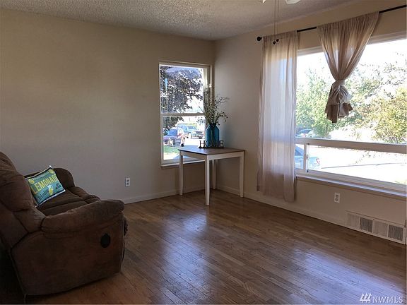 3rd image of 2209 N Arden Ct
