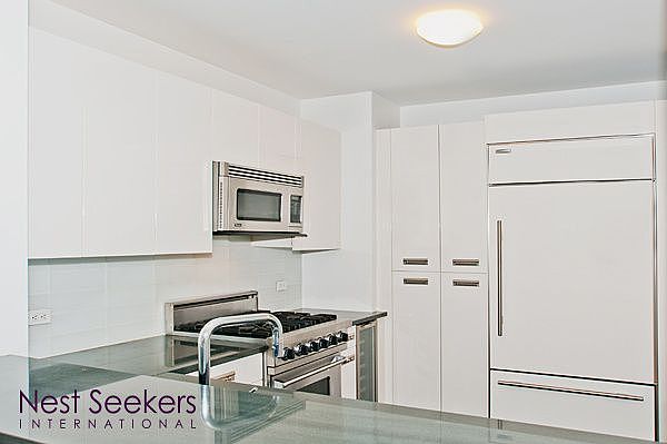 1st image of 4630 Center Blvd APT 302