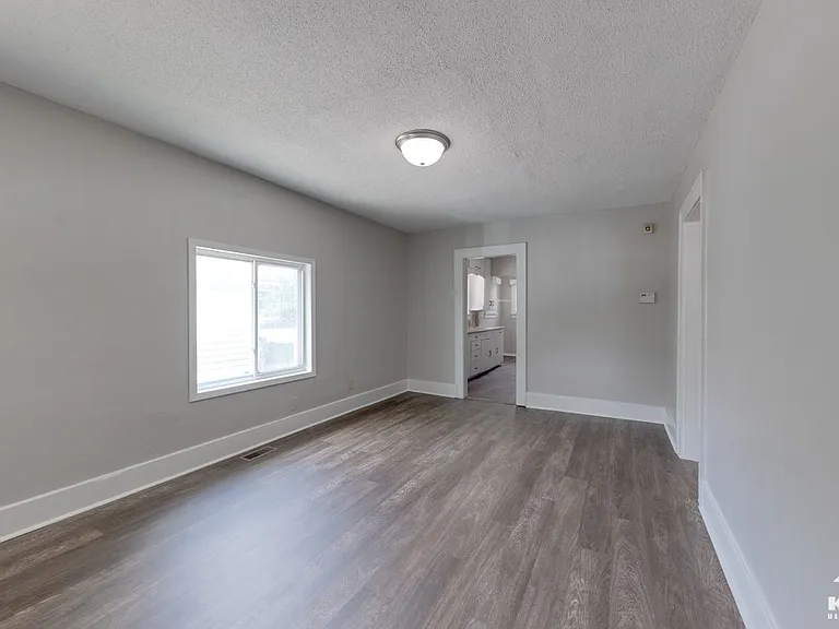 223 N Meridian Ave — Photo 3
