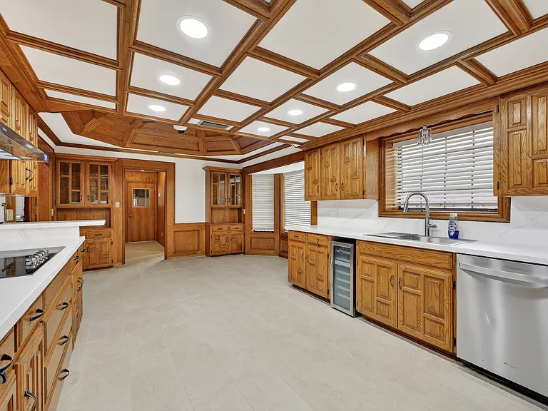 304 Bluebird Ave — Photo 7