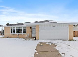 2021 Spring Ridge Dr, Arlington Heights, IL 60004