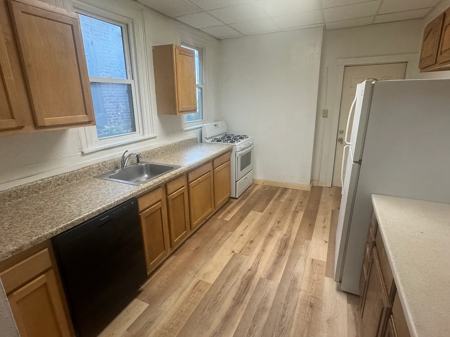 4 bed, 1555 sqft, $1,500 — Photo 2