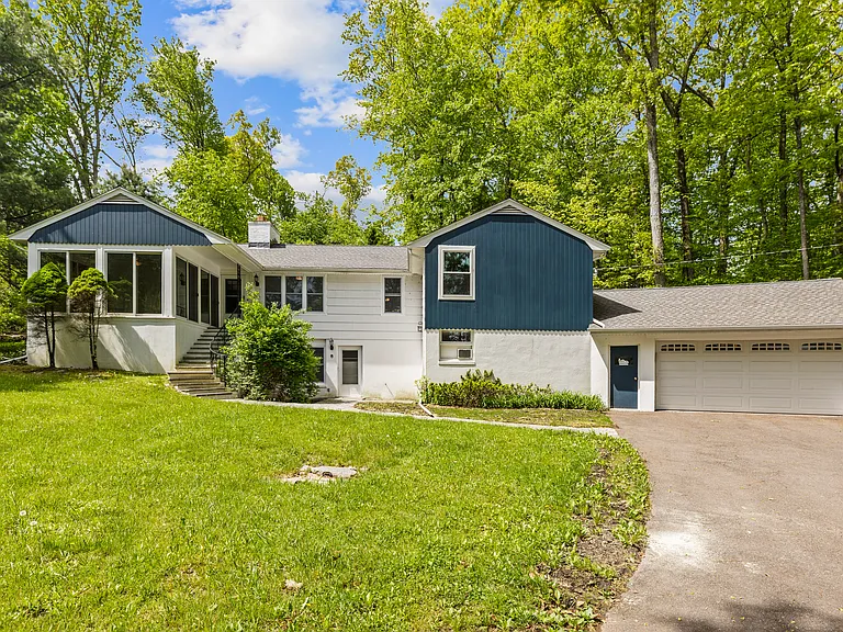 2355 Shepard Ave — Photo 35