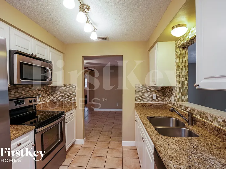 2310 Nellie St — Photo 8