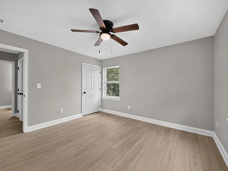 Spring Branch Apartments — Photo 16