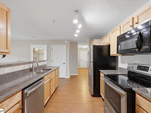3rd image of 1612 Harts Ridge Dr