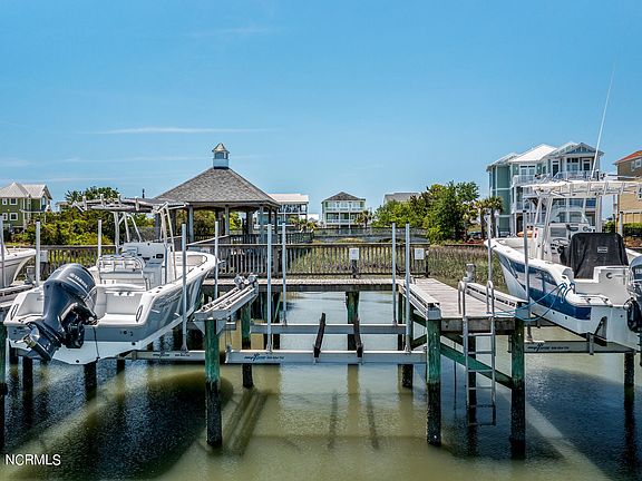 3rd image of 5 Olde Marina Dr