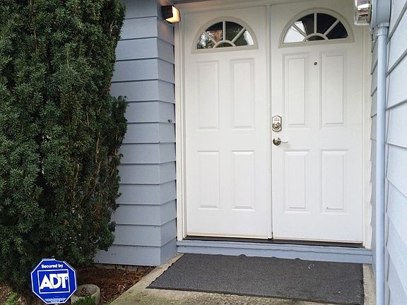 2nd image of 16725 NE 22nd St