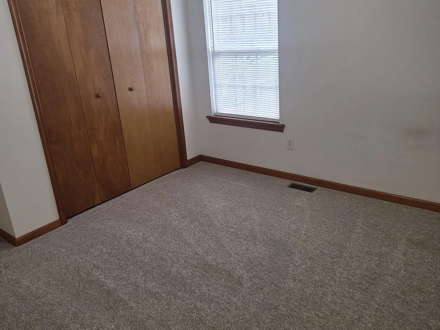 2 bed, 1000 sqft, $1,400 — Photo 4