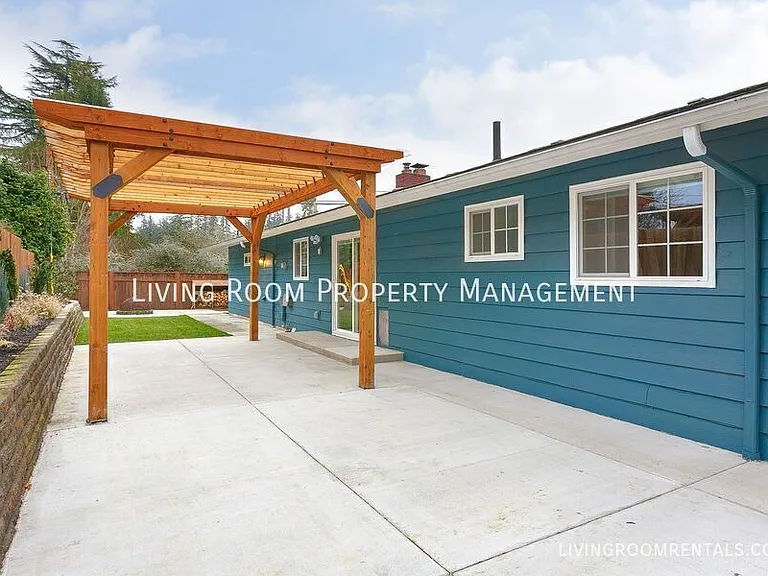 2040 SW Huntington Ave — Photo 14