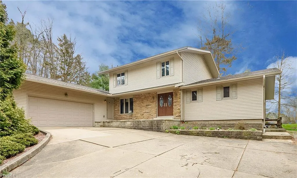 497 Beaverbrook Dr photo 1