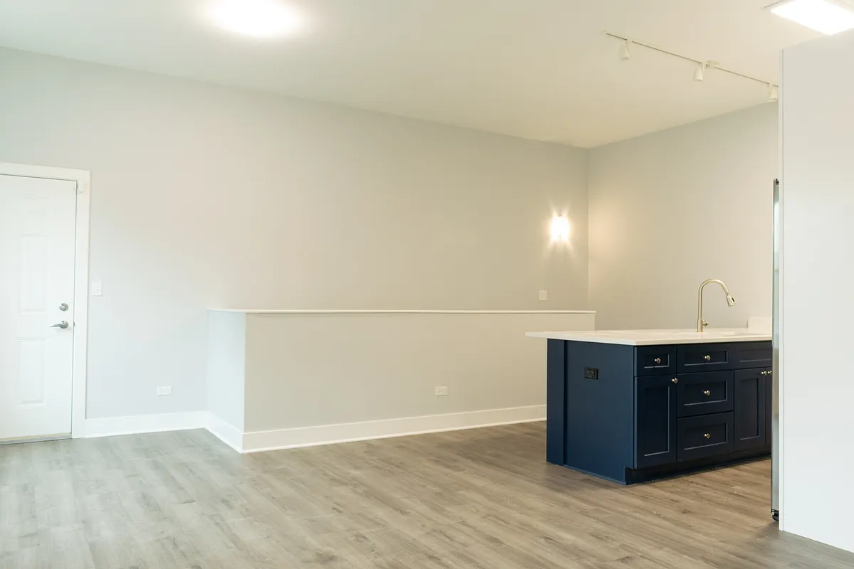 Building Photo - 2334 S Hoyne Ave #1R
