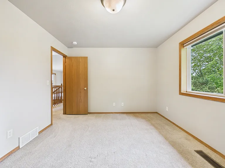 2505 N Vincent Ave — Photo 19