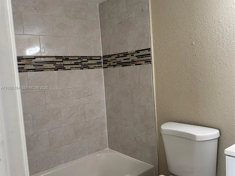 4046 NW 19th St #206 — Photo 17