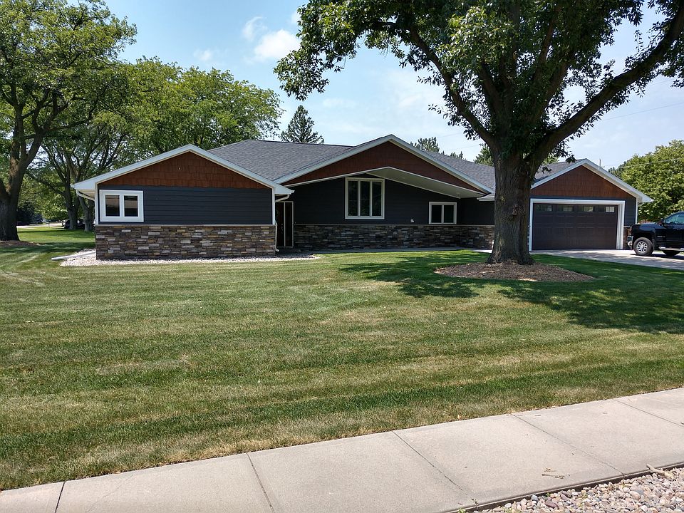 Front View off of Adams St.