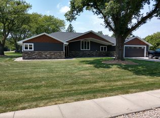 2020 S Adams St, Grand Island, NE 68801