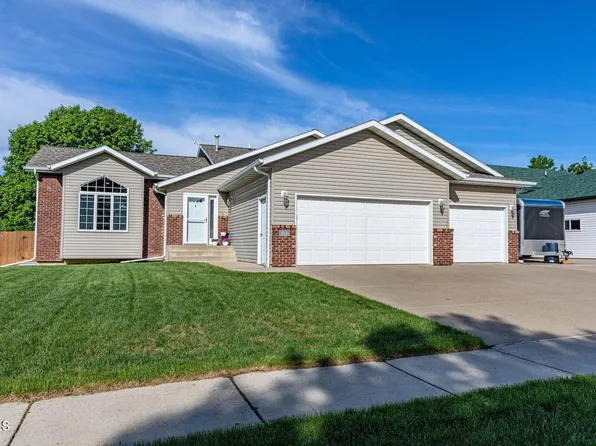 3026 Wisconsin Dr, Bismarck, ND 58503