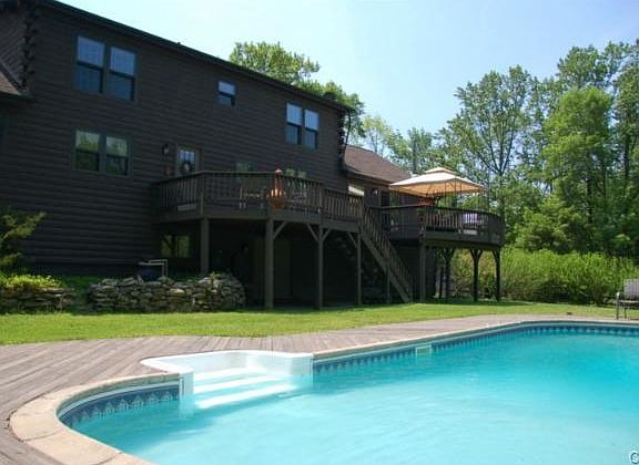2nd image of 3 High Meadow Ln