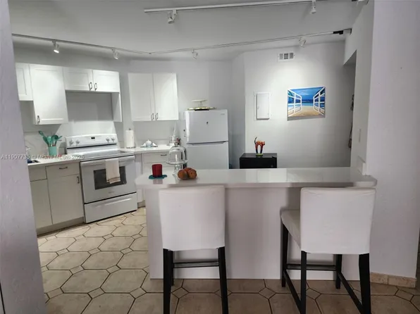 600 Parkview Dr APT 911, Hallandale Beach, FL 33009