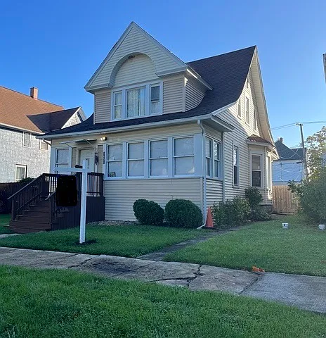 1651 Thorn St photo 1