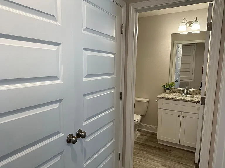 1025 McLaren Cir — Photo 13