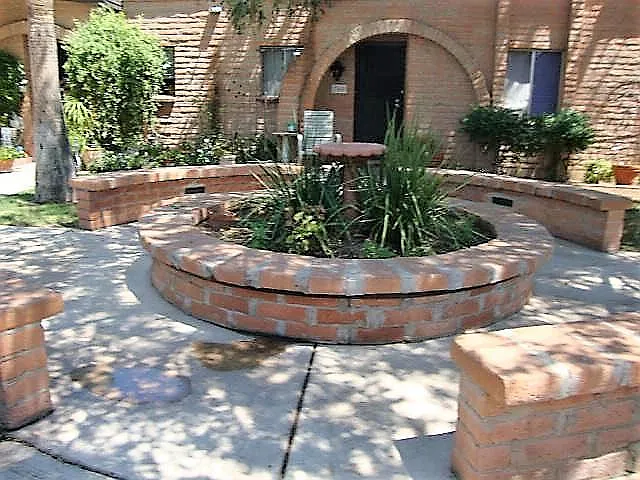 2 bed, 1.5 bath, 936 sqft, $1,595 — Photo 3