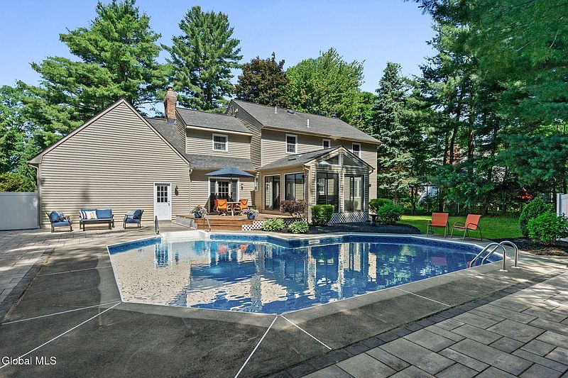 3rd image of 6 Greenfield Court