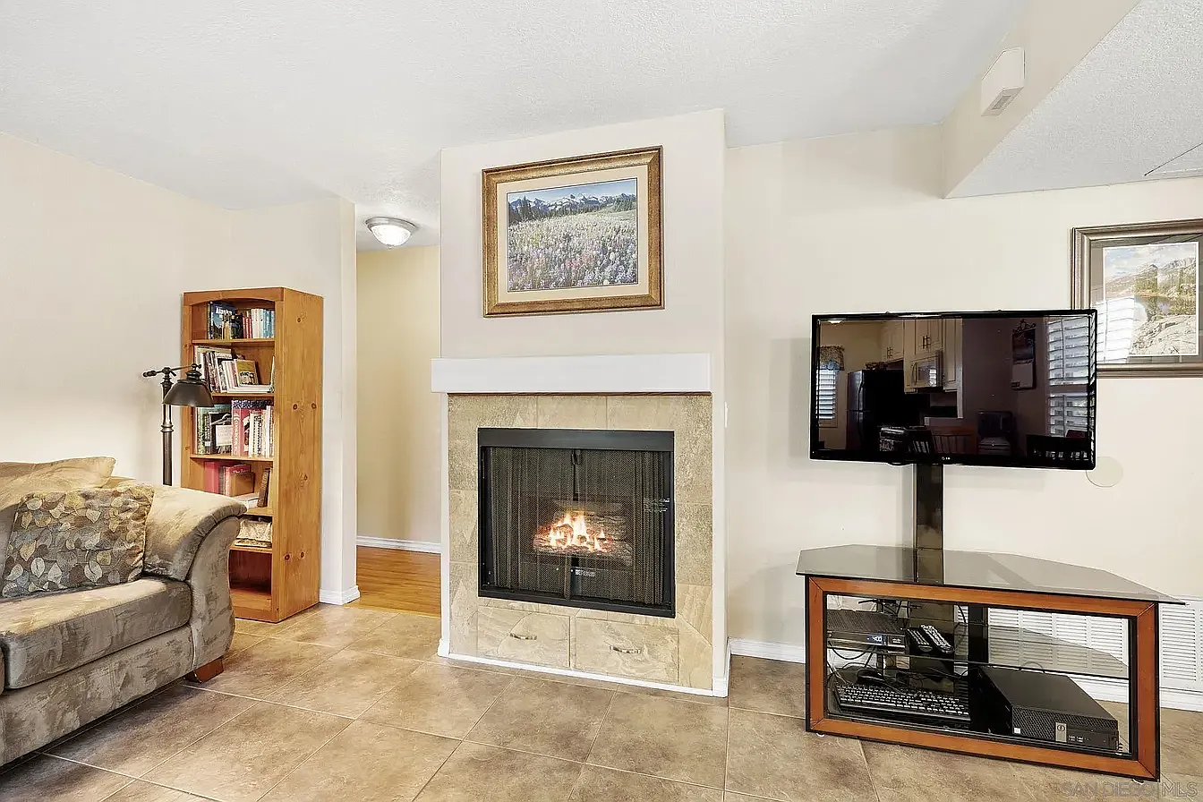 2 bed, 881 sqft, $3,195 — Photo 4