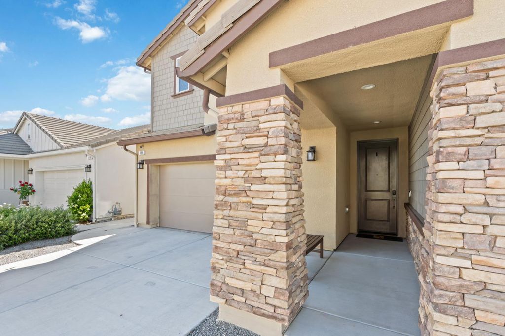 398 Atlantica Dr S, Madera, CA - More