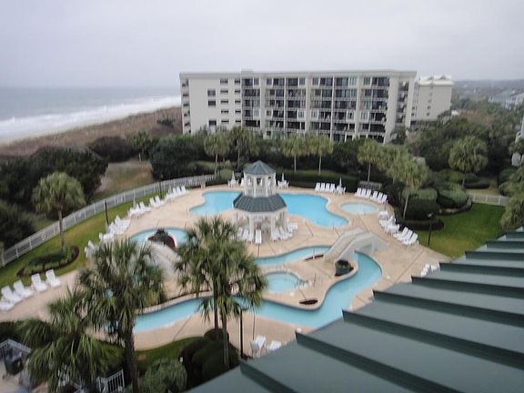 Pool, lazy river