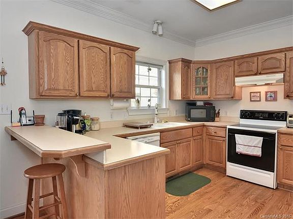5th image of 3325 Winchester Ln
