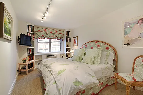 Sold by Corcoran | media 7