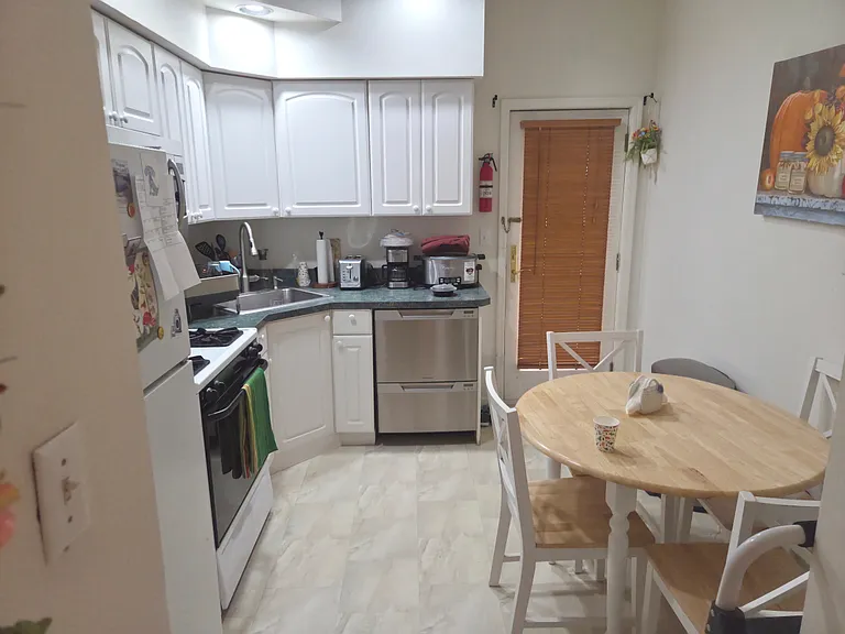 8 Highland Pl #1-R — Photo 4
