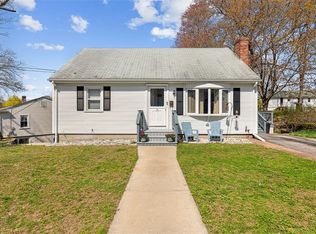 39 Oakland Dr, West Warwick, RI 02893