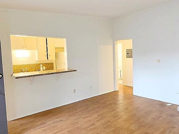 2nd image of 1152 N Poinsettia Pl APT 19