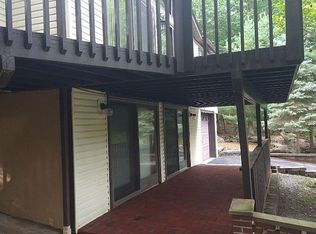 196 Heather Hill Rd, Dingmans Ferry, PA 18328