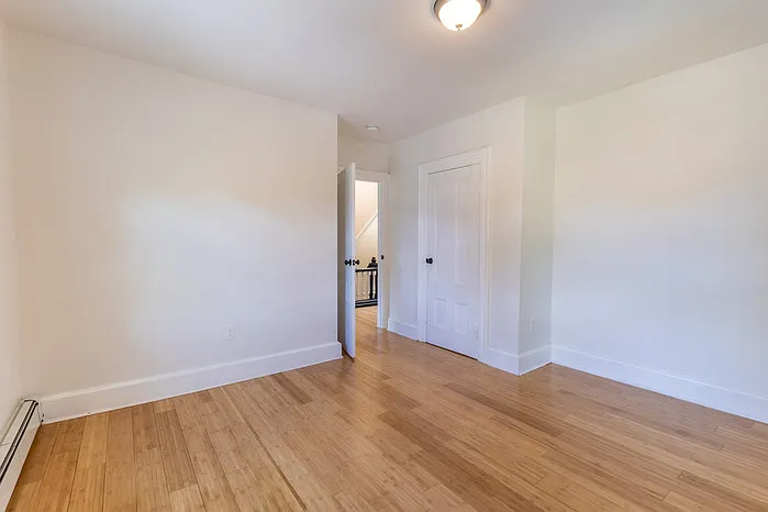 11 Sharon St — Photo 12