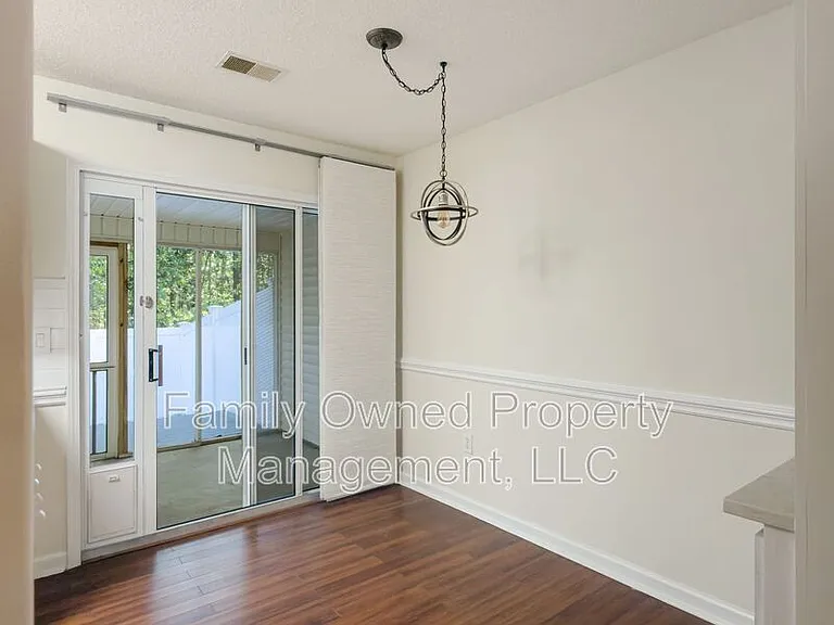 502 Tree Branch Cir — Photo 17