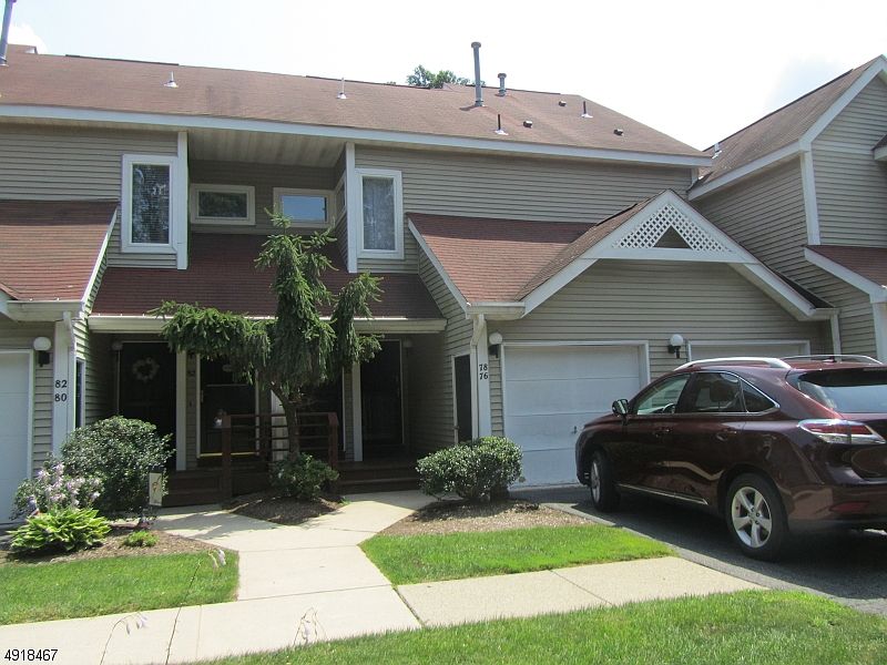 1st image of 76 Red Oak Ter