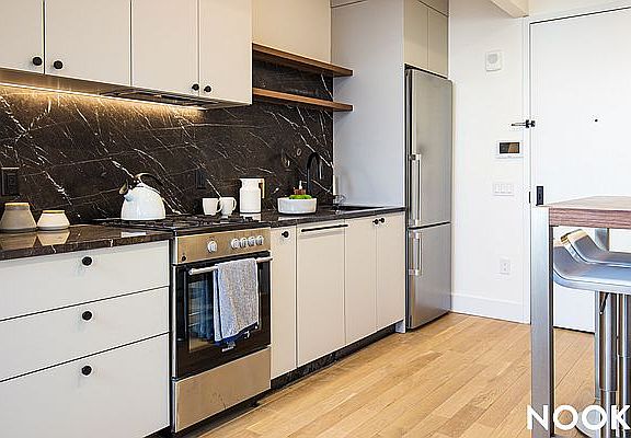 5th image of 250 Gold St #1385
