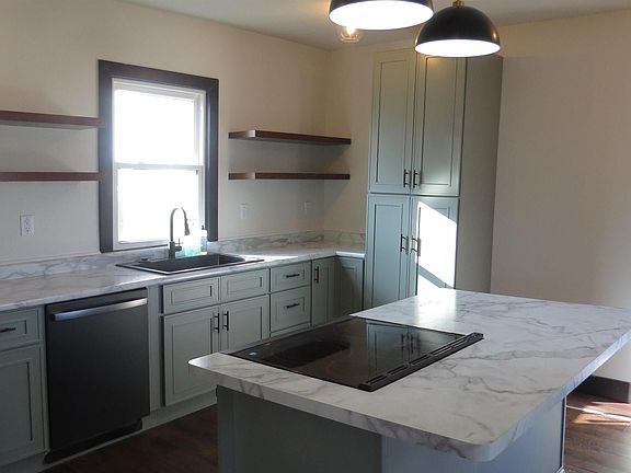 4th image of 128 Spruce St