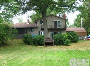 9697 Cooley Lake Rd, Commerce Township, MI 48382