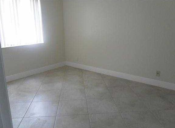 5th image of 430 Lakeview Dr APT 102