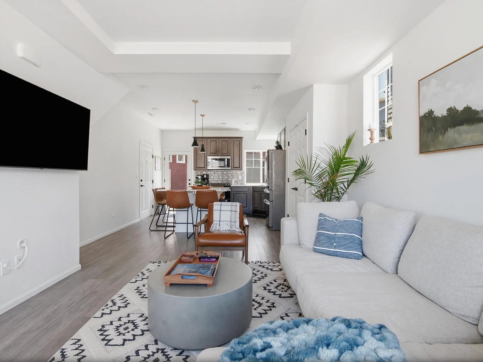 4 bed, 2000 sqft, $3,400 — Photo 4