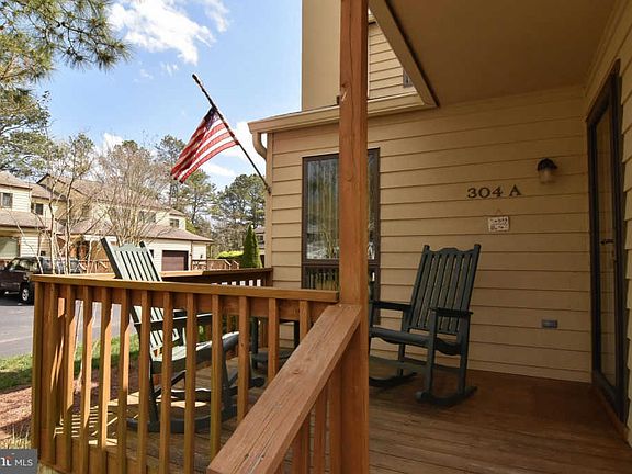 2nd image of 304 Oakwood St #A
