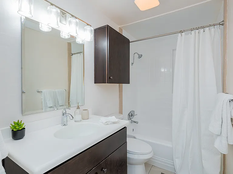 1002 E Simmons St — Photo 16