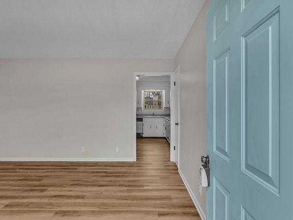 5th image of 262 Northwood Ter