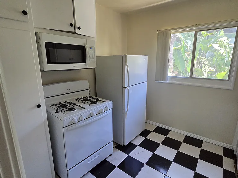 1710 Laurel Canyon Blvd #7 — Photo 5