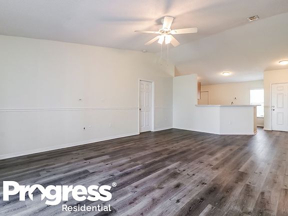 3rd image of 24915 Hyde Park Blvd